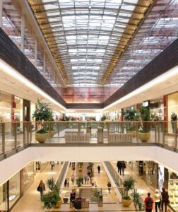 Illustration de Escapade shopping pour un été fashion