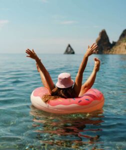 Illustration de Sondage LeMag : les vacances parfaites, entre détente et visites culturelles