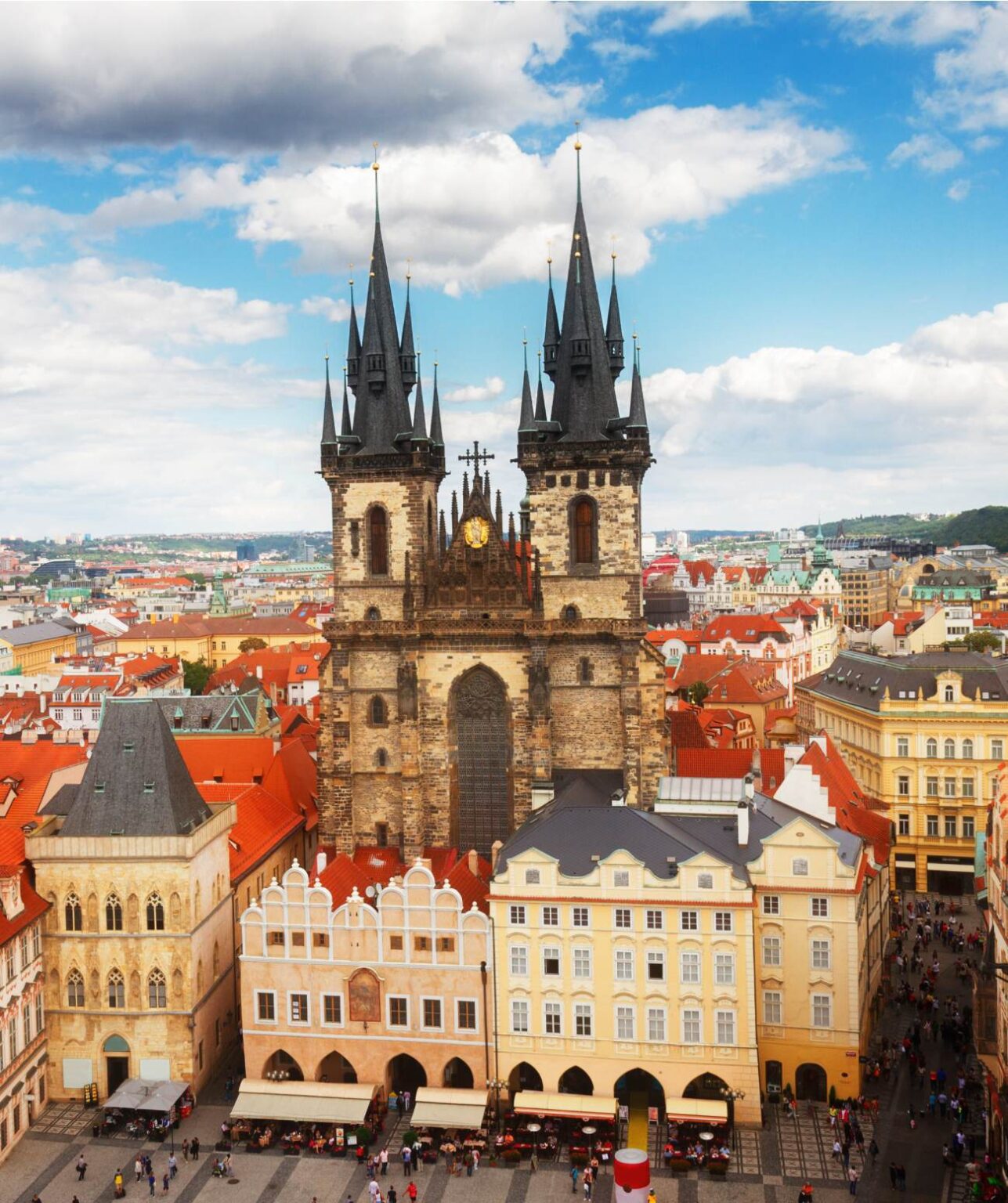 Illustration de Prague : Immersion dans la Magie d’un Week-End Historique et Festif