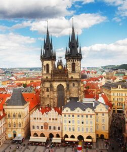Illustration de Prague : Immersion dans la Magie d’un Week-End Historique et Festif