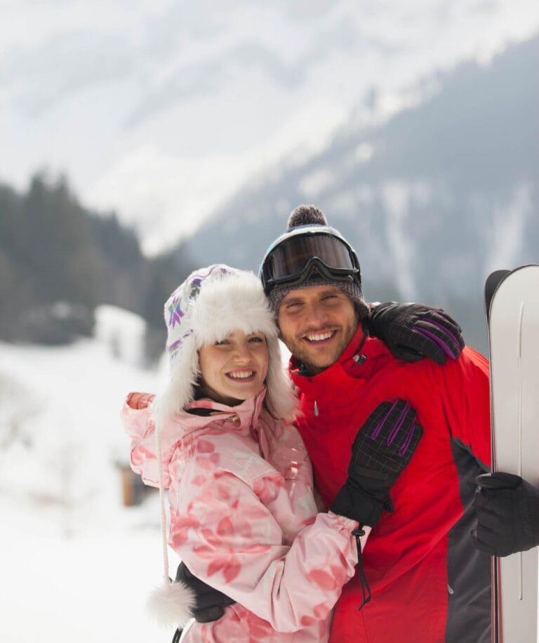 Les meilleures stations ski pour les familles 76 Couple de skieurs