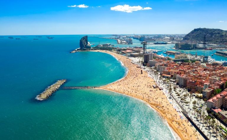 Illustration de Le circuit des plages les plus populaires de Barcelone
