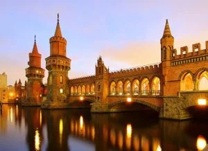 Berlin-Oberbaum-bridge-in-Berlin-Germany - Copie