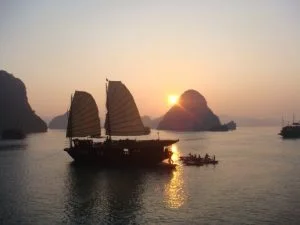 Ha_Long_Bay_sunset-photo-VDC