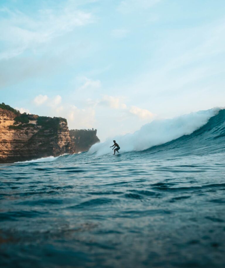 Escale à Uluwatu, spots de surf et séjours sportifs