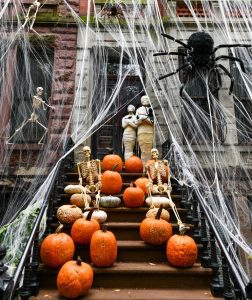 Illustration de Halloween 2024 : Top 6 des destinations de voyage effrayantes à découvrir