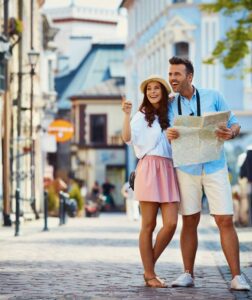 Illustration de City-break : les villes européennes accessibles pour un week-end de Pentecôte 2025