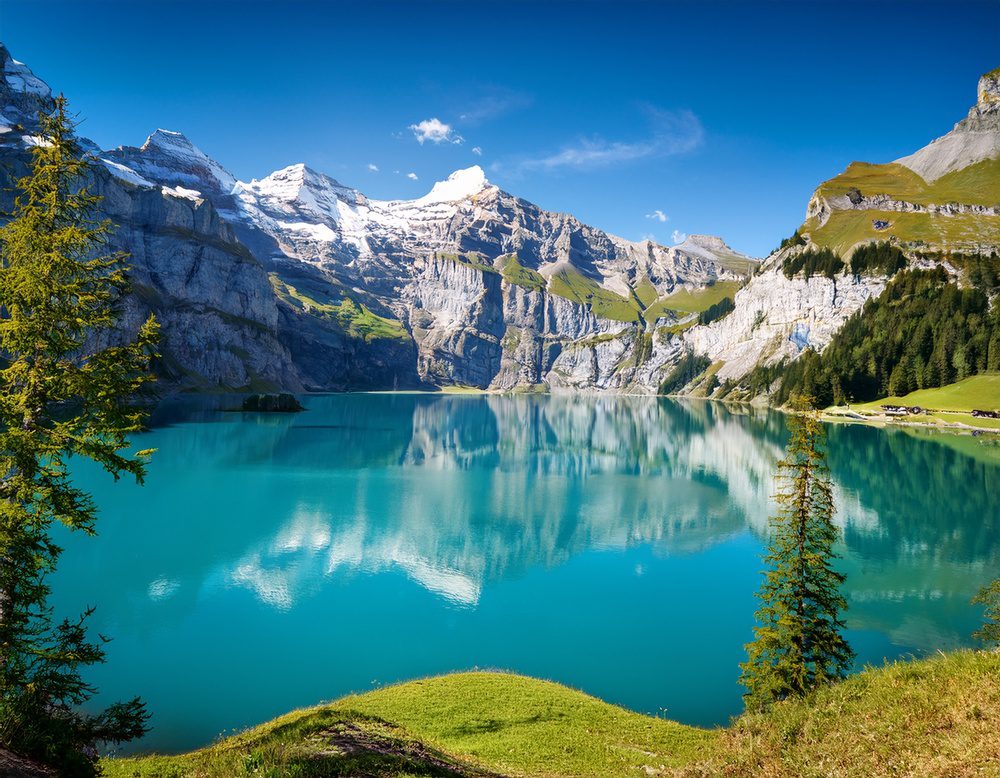 Quand partir au lac d’Oeschinen pour profiter des plus beaux paysages 2 Vue sur le lac d'Oeschinen, Suisse