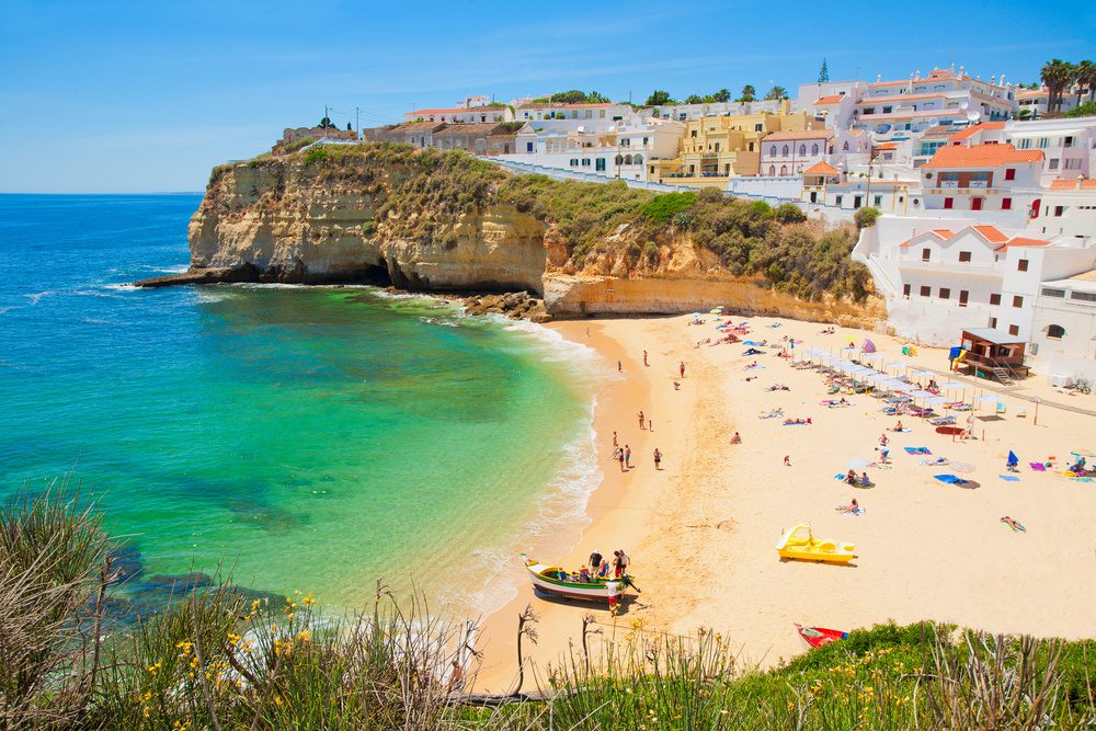 Vue sur la plage Algarve au Portugal