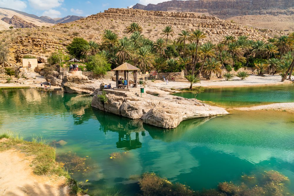 Vue sur le Wadi Bani Khalid dans le désert d'Oman, Sultanate