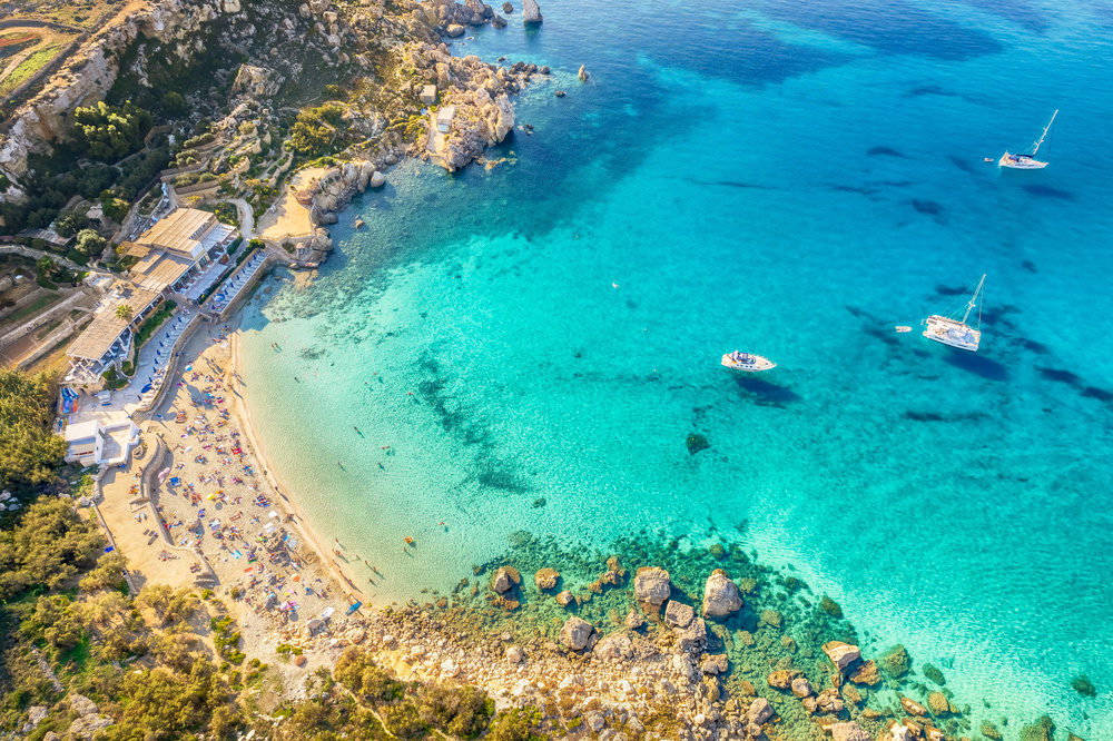 Que faire à Malte en 3, 5 ou 7 jours ? Itinéraires clés en main 4 Vue sur la plage à Malte