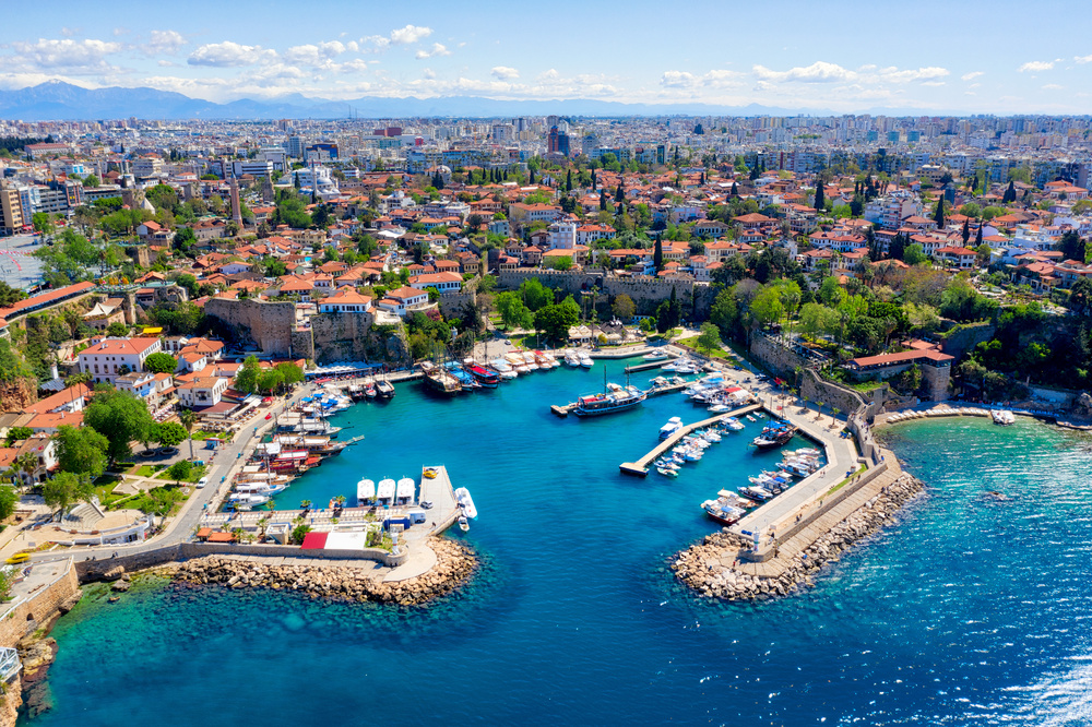Quand partir à Antalya ? Le guide pratique pour profiter du climat idéal toute l’année 3 Vue sur la mer d'Antalya, Turquie